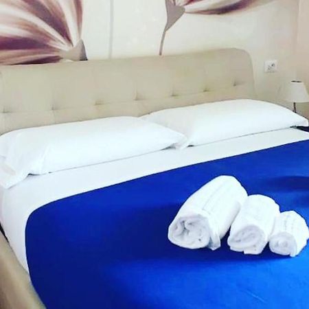 Deluxe Rooms And Chilling Jacuzzi Suite Guesthouse Рим Номер фото